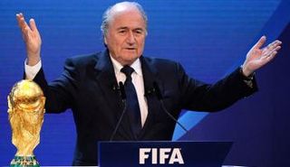 بلاتر أثناء اختيار البلد المضيف لمونديال 2022