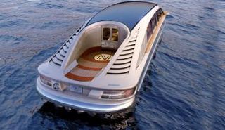 سيارة برمائية في الإمارات