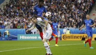 صامويل أومتيتي لاعب برشلونة الجديد