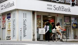  متجر تابع لشركة تعمل في الاتصالات بطوكيو (رويترز)