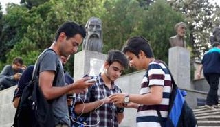 إيرانيون يلعبون 