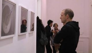 من قلب التفاصيل الصغيرة الحميمة في حياتنا اليومية، تولد الحكايات وينمو عشب الذكريات