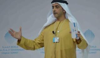 سيف بن زايد متحدثاً امام القمة العالمية للحكومات اليوم