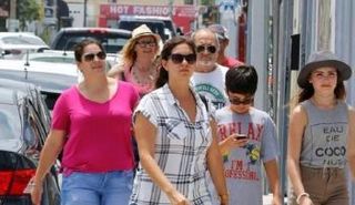 سياح في ميامي بولاية فلوريدا