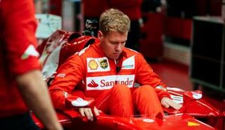 تفوق واضح لسائقي فيراري الألماني فيتل والفنلندي رايكونن في جولة التجارب الحرة الأولى بسباق إسبانيا