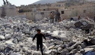 تدمير أحد المنازل في الرقة السورية جراء قصف للتحالف الدولي - أرشيفية