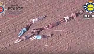 الأطفال يشكلون سهما بشريا (صورة من الفيديو)