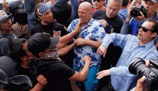 اشتباكات بين مؤيدي ومعارضي ترامب في كاليفورنيا