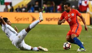 فوز تشيلي على كولومبيا 