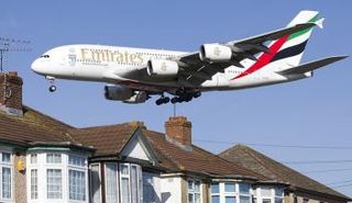 طيران الإمارات تخطط للحصول على قرض مؤقت لأجل 18 شهرا