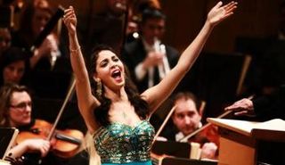 أربعة وعشرون عاما هو عمر فاطمة سعيد ومسيرة فنية تشغل نصفها