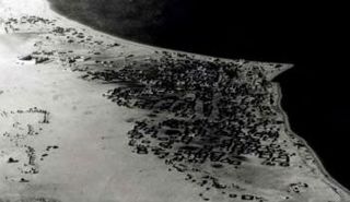 أبوظبي في لقطة جوية قبل 40 سنة ويظهر قصر الحصن