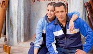 سلمان خان و أنوشكا شارما في موقع التصوير