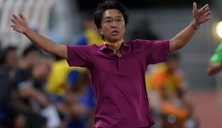 الياباني توشويا ميورا دفع ثمن شكوى اللاعبين من التدريبات البدنية المرهقة