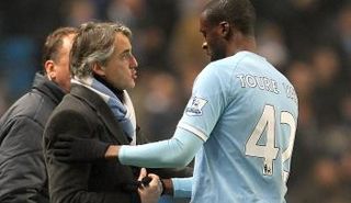 يايا توريه لاعب خط وسط مانشستر سيتي 