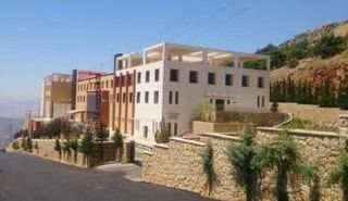 مبنى مستشفى الشيخ خليفة بن زايد في شبعا بلبنان - أرشيفية