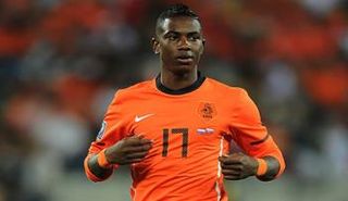 ايليرو إيليا لاعب منتخب هولندا لكرة القدم