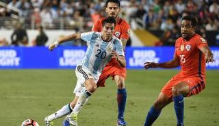 جانب من مباراة الأرجنتين وتشيلي في دور المجموعات من كوبا أمريكا