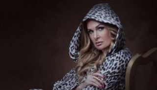 الفنانة يسرا 