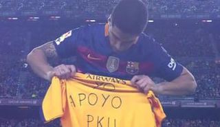 سواريز في لقطة إنسانية من المباراة