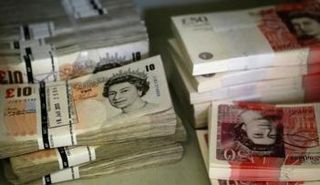 عملات ورقية من الجنيه الإسترليني في فيينا 