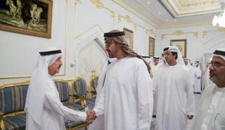 الشيخ محمد بن زايد يقدم واجب العزاء