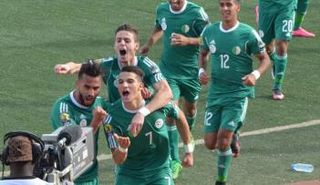 اللاعب زين الدين فرحات نجم المنتخب الجزائري