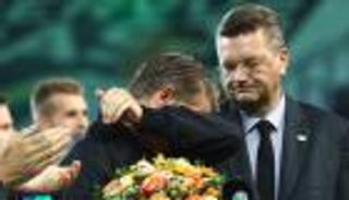 بالفيديو.. شفاينشتايجر يودع جماهير ألمانيا بالدموع