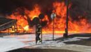 بالصور.. حريق بمحول كهرباء بنجران إثر سقوط مقذوف عسكري من اليمن