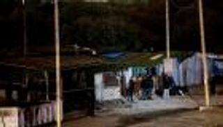 اشتباكات مخيم كاليه العشوائي شمال فرنسا تخلف 40 جريحا