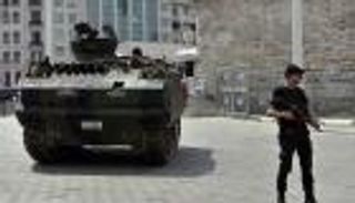 مواجهات بقاعدة جوية تركية .. واعتقال مساعد أردوغان