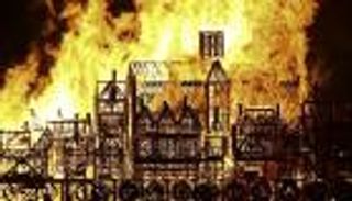 إشعال النيران في نموذج خشبي مصغر للندن في ذكرى الحريق الكبير