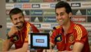 ديل بوسكي يأسف لوجود مناوشات بين ثنائي المنتخب بيكيه وأربيلوا