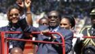 موجابي مقارنا مظاهرات زيمبابوي بالربيع العربي: لن تجدي نفعا