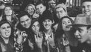 2000 دولار ثمن صورة السيلفي مع جاستن بيبر