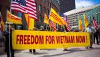 هل ترفع أمريكا حظر الأسلحة عن فيتنام؟