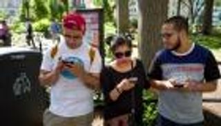 مخرج "سنودن" لا يستبعد صلة بين بوكيمون والاستخبارات الأمريكية