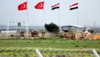 صحيفة فرنسية: 100 إرهابي يدخلون سوريا أسبوعيا عبر الحدود التركية