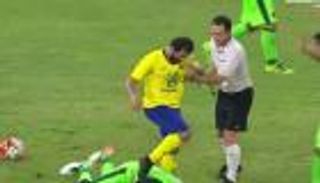 رئيس اتحاد الكرة السعودي مستاء من تصرف الفريدي