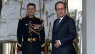 راتبه 10 آلاف يورو شهريا.. عاصفة سخرية من كوافير هولاند على تويتر