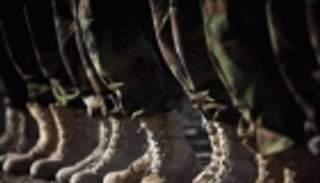 أمريكا تنفق 100 مليون دولار لشراء أحذية للجيش الأفغاني