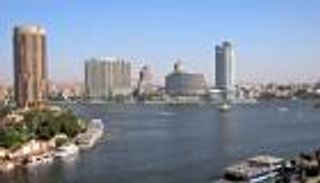 مصر تتسلح بالاستثمار الحكومي لتعويض انكماش القطاع الخاص