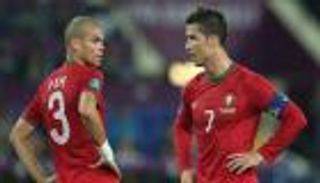 مدرب أيسلندا: رونالدو وبيبي يستحقان أدوارا في هوليوود