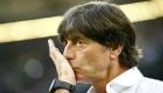 لوف يعتذر عن تصرفاته الغريبة في مباراة أوكرانيا