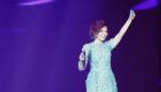 بالصور.. سميرة سعيد في مفاجآتها بالقفطان المغربي