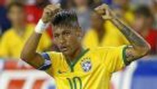 نيمار يدافع عن حقه في الخروج للاحتفال