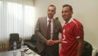 بالصور.. الأهلي يعلن ضم التونسي معلول رسمياً