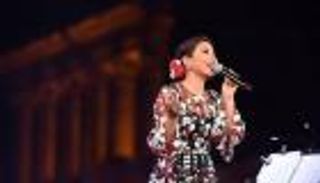 بعد الأناناس.. شيرين تتعرض للانتقاد بسبب فستان "فلامنكو"