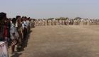 انضمام مئات العسكريين من مليشيات الحوثي إلى الجيش اليمني