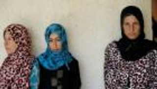 بالفيديو.. كيف يتعامل داعش مع مدنيي الفلوجة الفارين؟